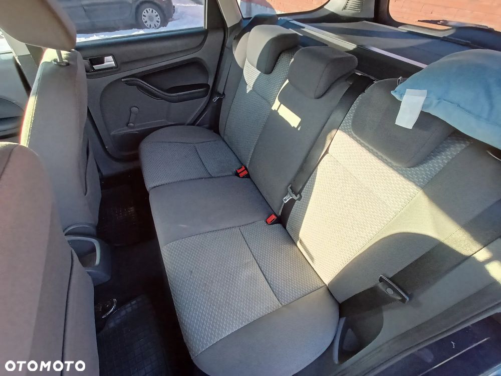 Ford Focus 1.6 Ambiente - 11