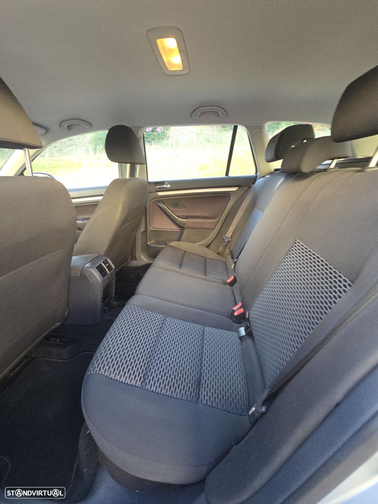 VW Golf Variant 1.6 TDi Confortline - 27