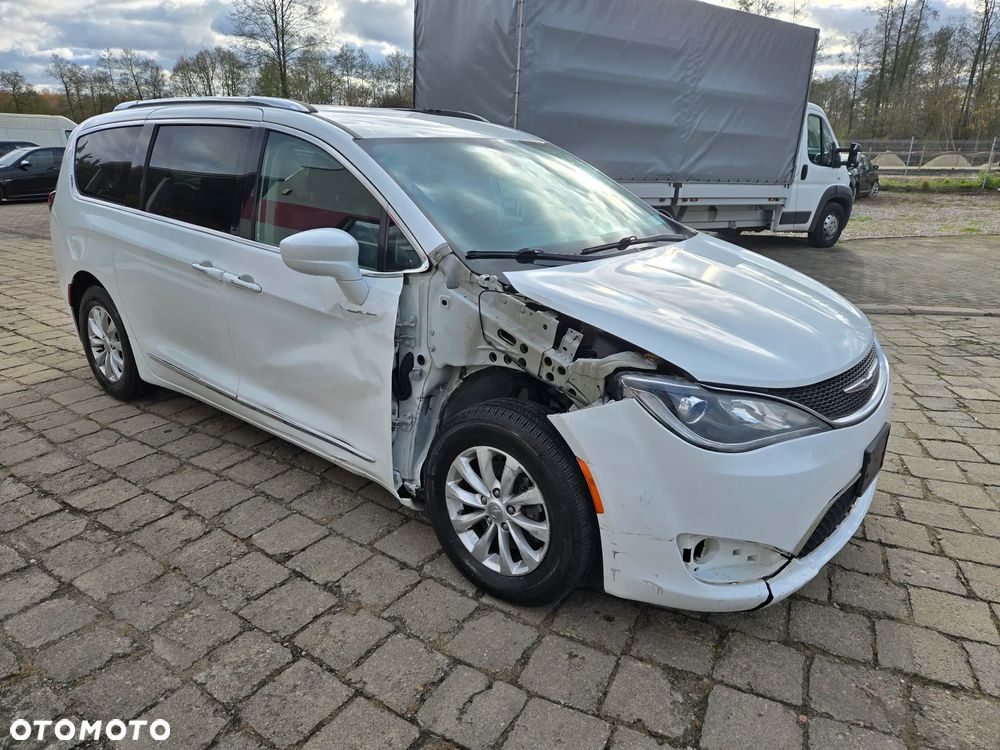 Chrysler Pacifica - 5