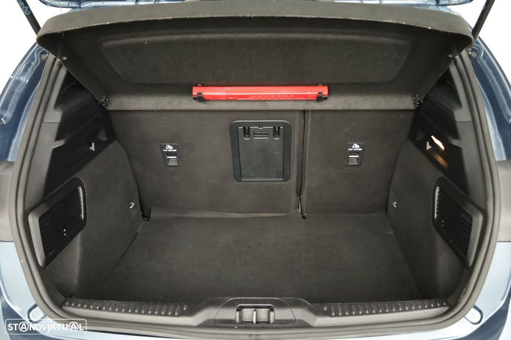 Ford Focus 1.0 EcoBoost MHEV ST-Line X - 23