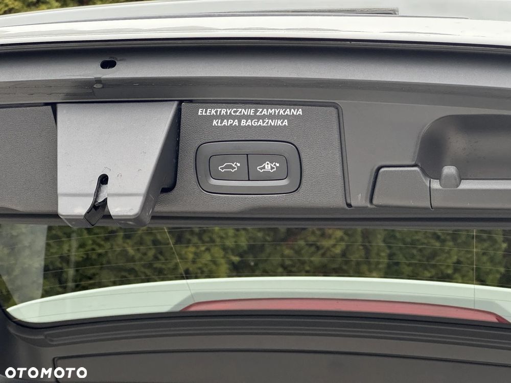 Volvo XC 60 B4 D Plus Dark - 23