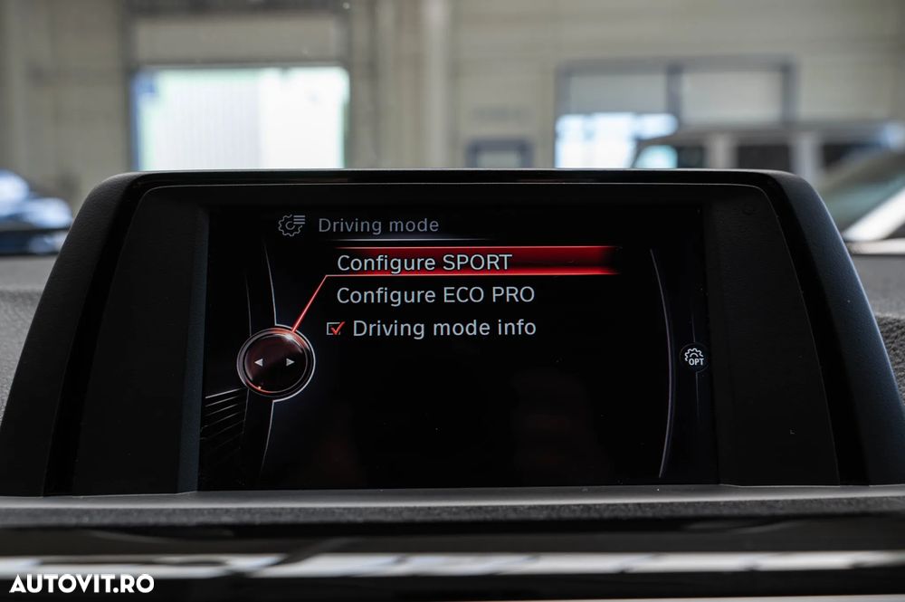 BMW Seria 3 325d Aut. Sport Line - 33