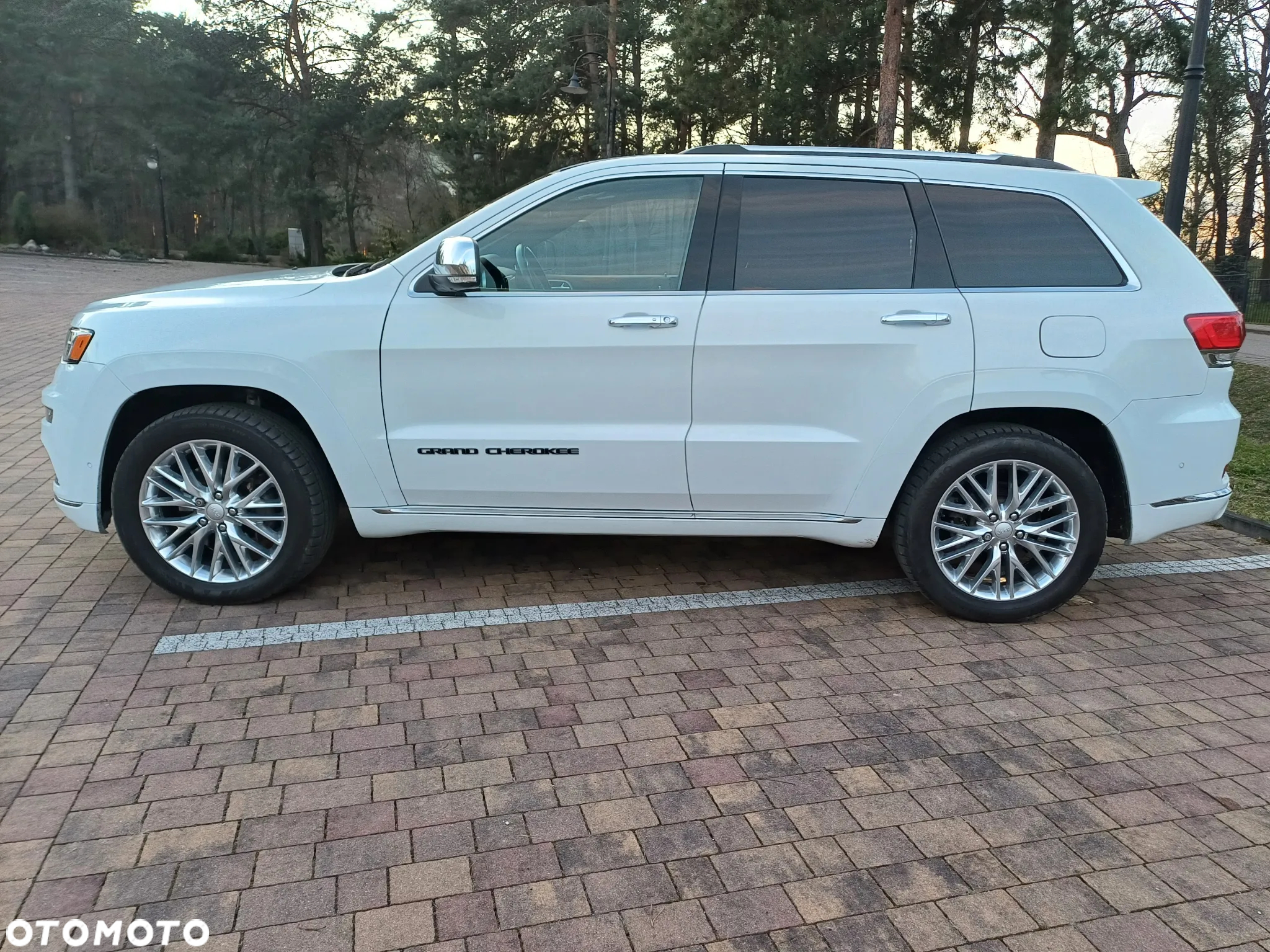 Jeep Grand Cherokee 5.7 V8 HEMI Summit - 11
