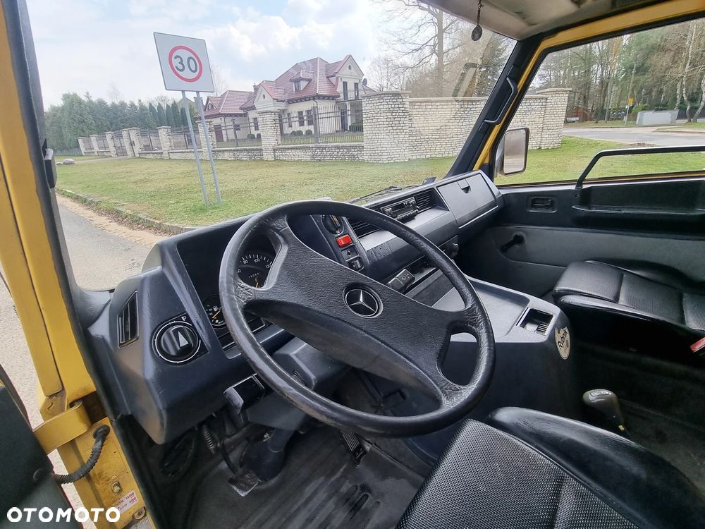Mercedes-Benz MB-100 DL - 12