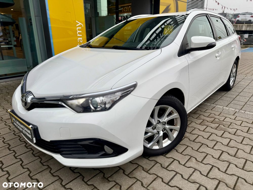 Toyota Auris 1.6 D-4D Design Edition - 1