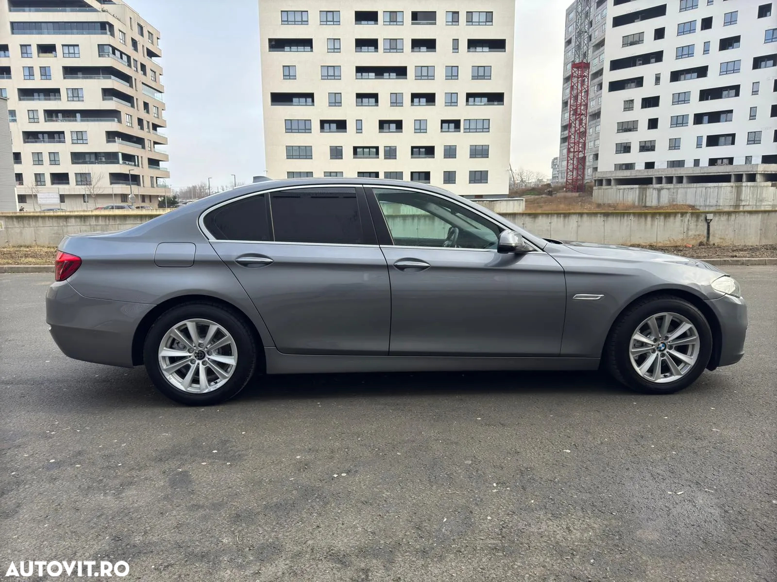 BMW Seria 5 520d xDrive - 13
