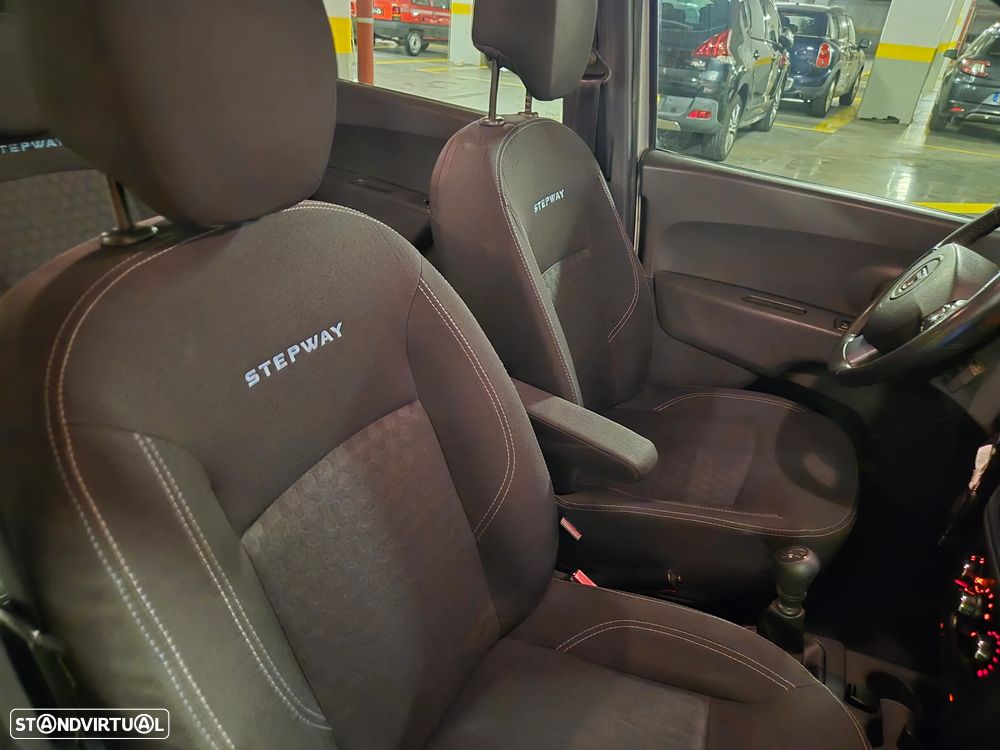 Dacia Lodgy 1.5 dCi Stepway 7L - 40