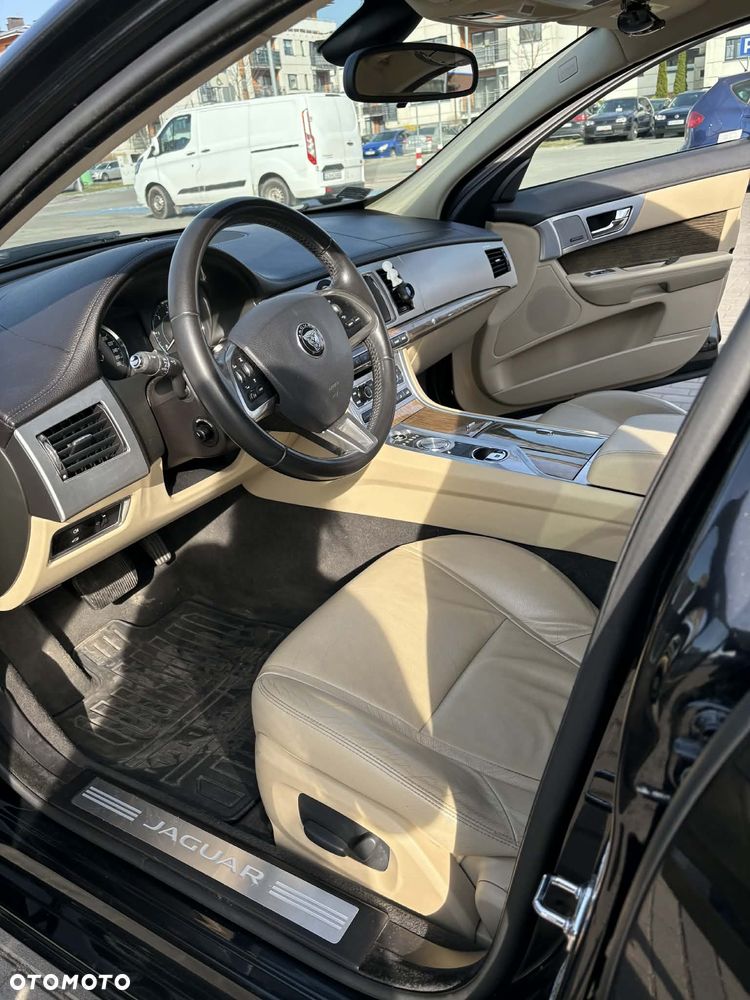 Jaguar XF 2.2 D Premium Luxury - 19