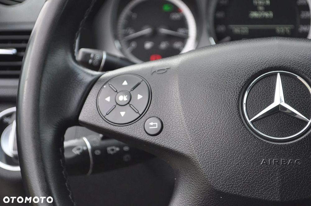 Mercedes-Benz Klasa C 200 T CGI Automatik BlueEFFICIENCY Avantgarde - 31