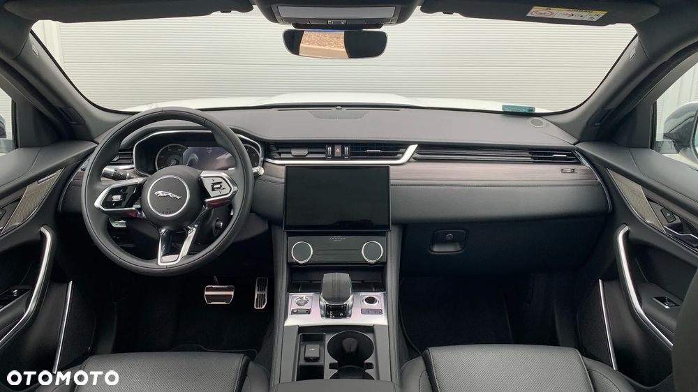 Jaguar F-Pace - 7