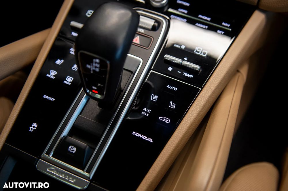 Porsche Cayenne Standard - 30