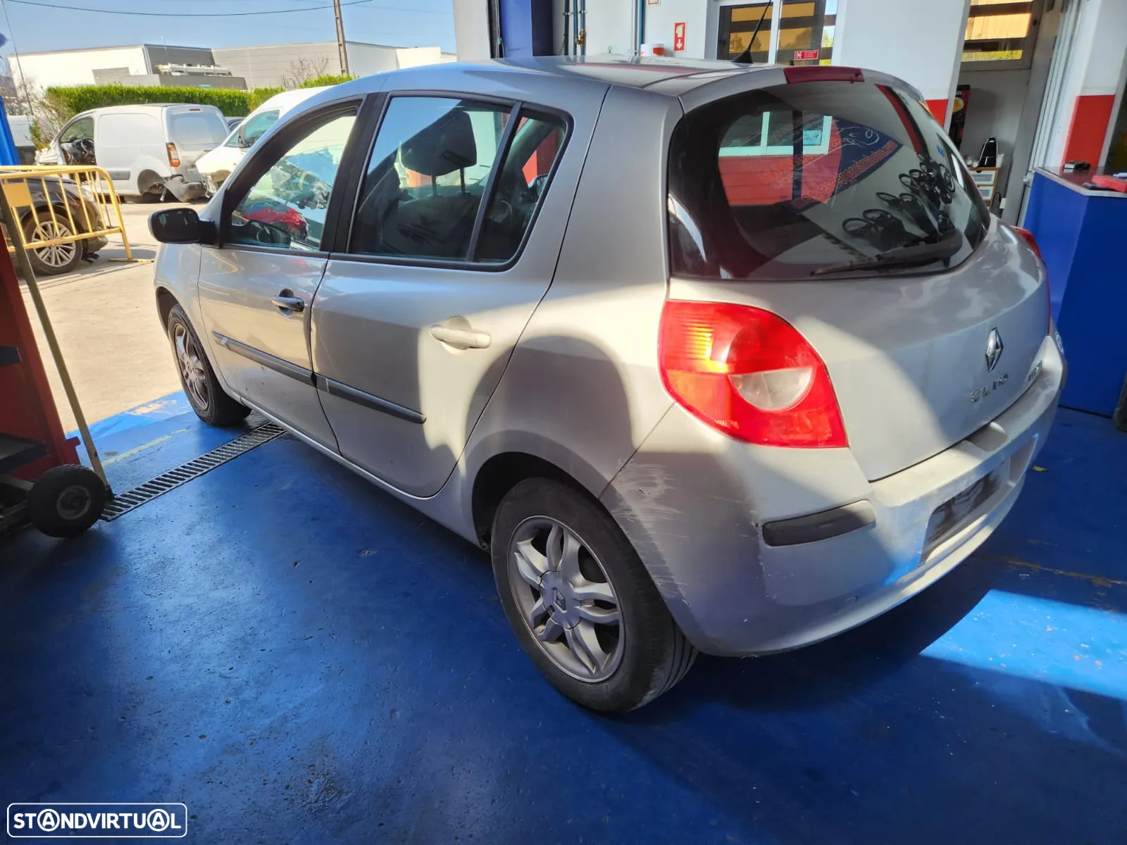 Renault Clio III 1.2 gasolina de 2007 ás peças - 4