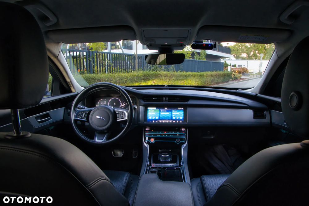 Jaguar XF 2.0 T Prestige - 12