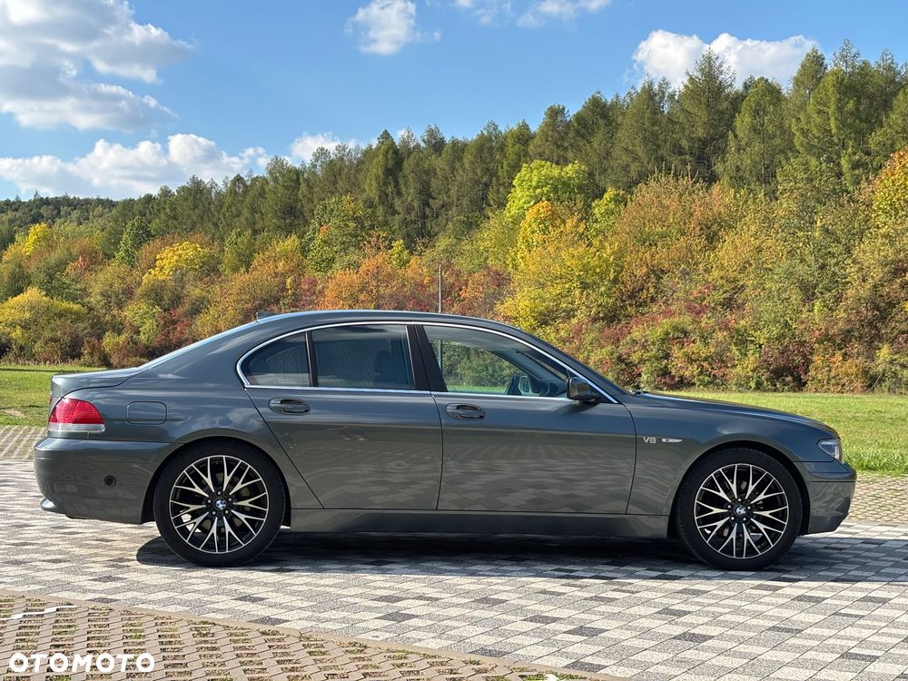 BMW Seria 7 745i - 6