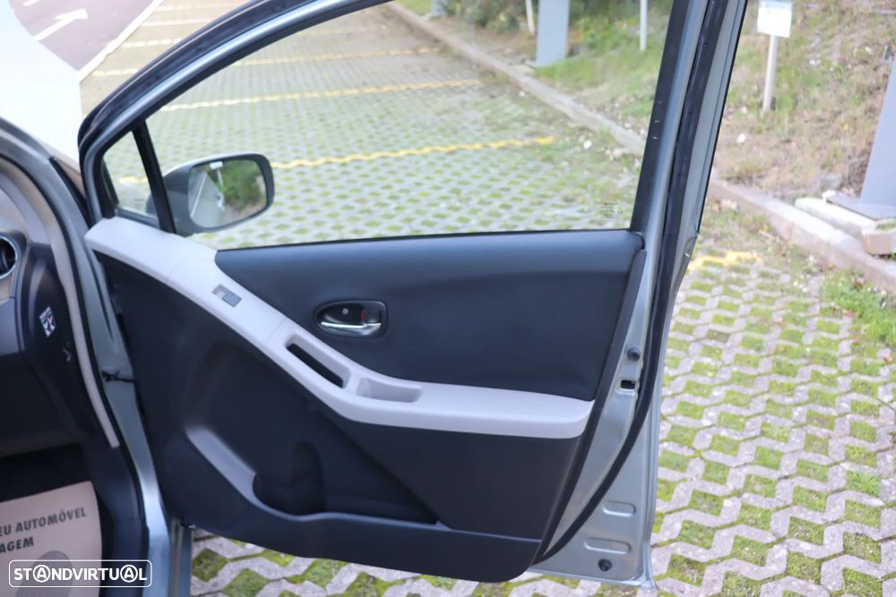 Toyota Yaris 1.3 VVT-i Sol High Pack VSC+TRC - 53