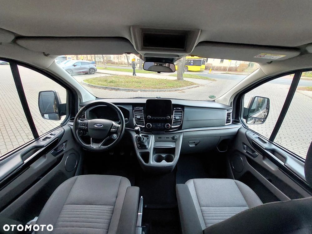 Ford Tourneo Custom - 11