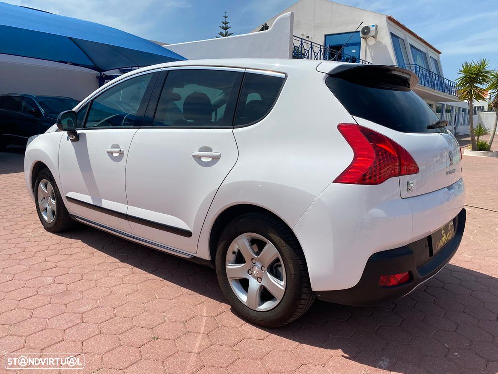Peugeot 3008 2.0 HDi Hybrid4 - 11