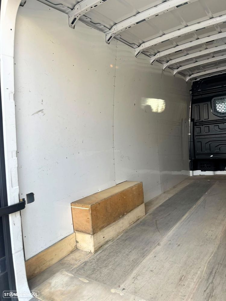 VW Crafter 35 2.0 TDI L4H3 Longo Tecto Alto - 24