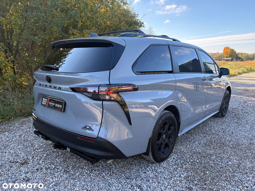 Toyota Sienna - 4