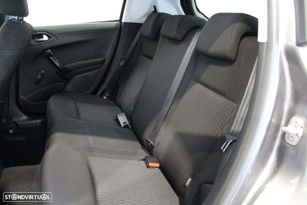 Peugeot 208 1.2 PureTech Style - 24