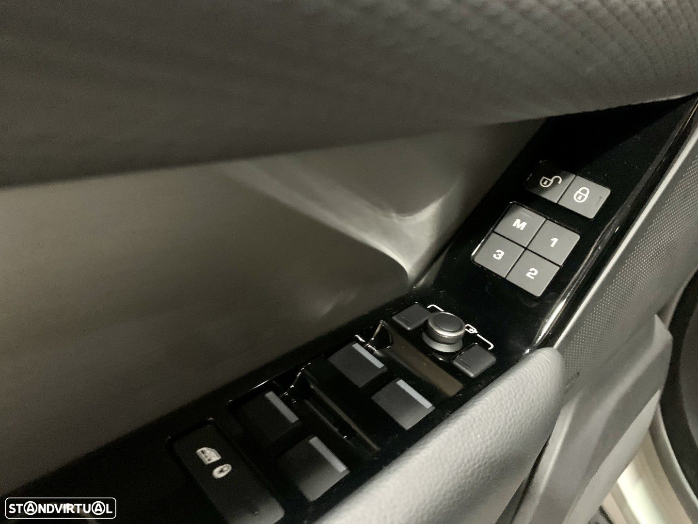 Land Rover Range Rover Velar 2.0 D R-Dynamic S - 29