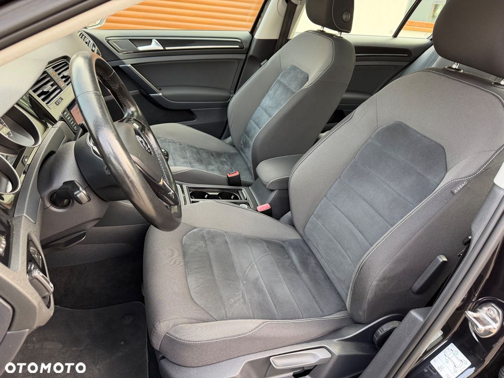 Volkswagen Golf 1.6 TDI DPF Highline - 31