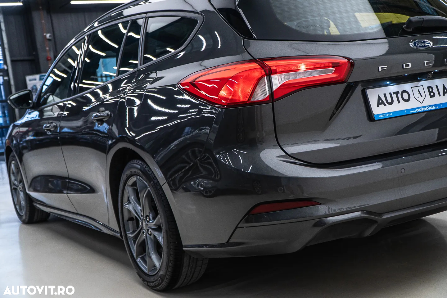 Ford Focus Turnier 1.0 EcoBoost Start-Stopp-System ST-LINE X - 31