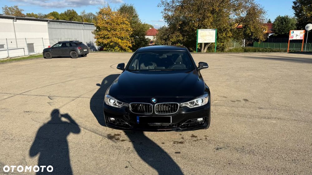 BMW Seria 3 328i Sport Line - 2