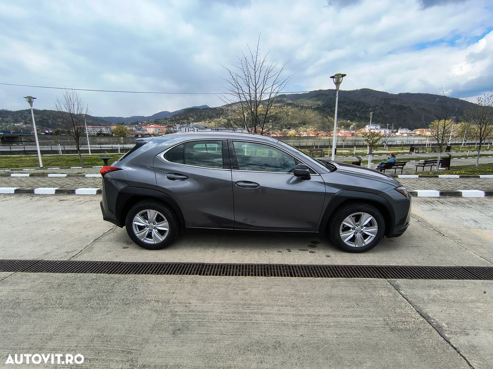 Lexus UX 250h Business Edition - 10