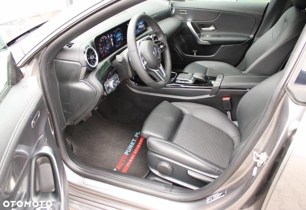 Mercedes-Benz CLA - 12