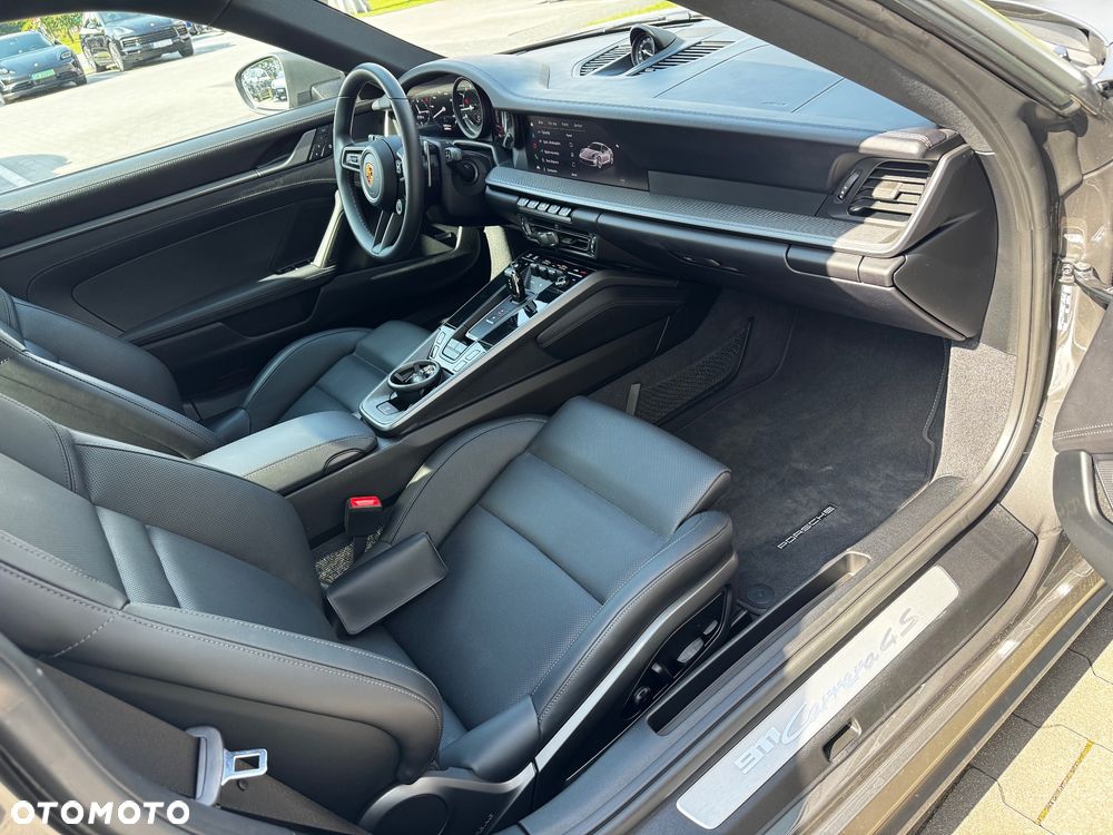 Porsche 911 Carrera 4S - 25