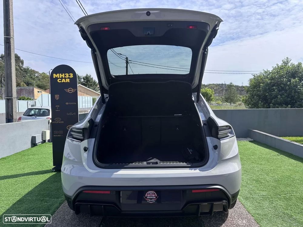 Porsche Macan Electric GTS - 25