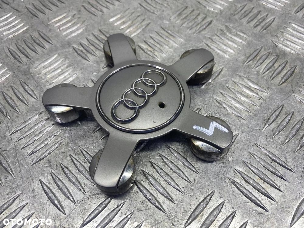 DEKIELEK KOŁPAK EMBLEMAT FELGI AUDI A4 A5 A6 A8 Q5 8R0601165 - 3