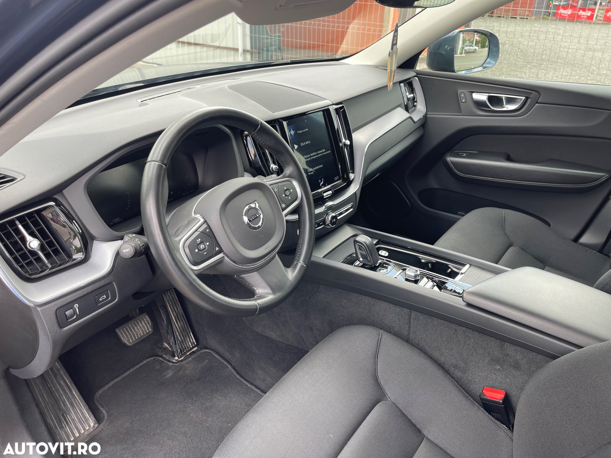 Volvo XC 60 B4 MHEV AT8 AWD Momentum Pro - 11