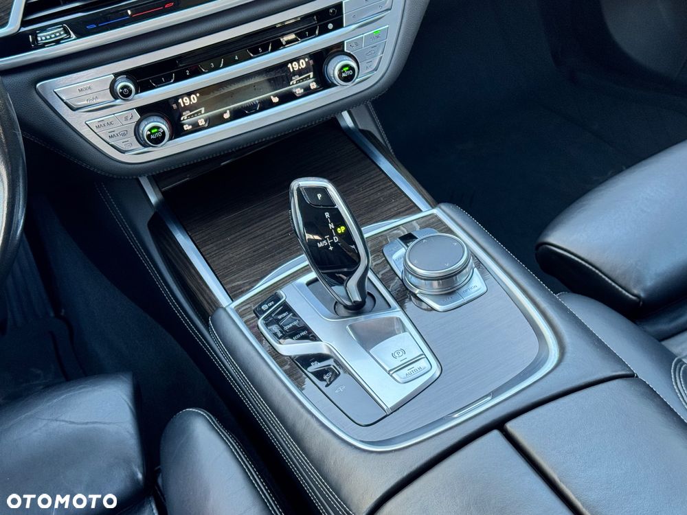 BMW Seria 7 730d xDrive - 27