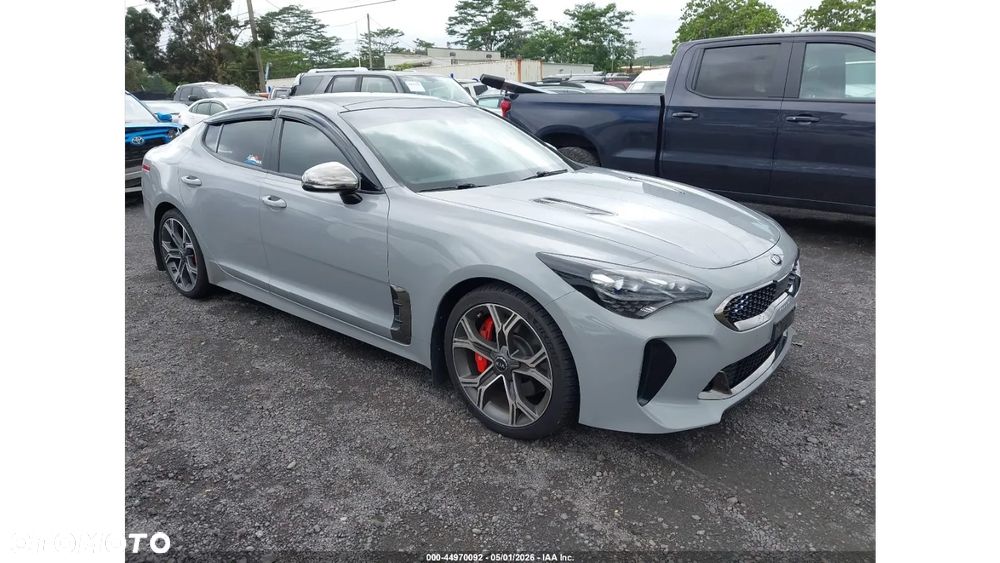 Kia Stinger - 1