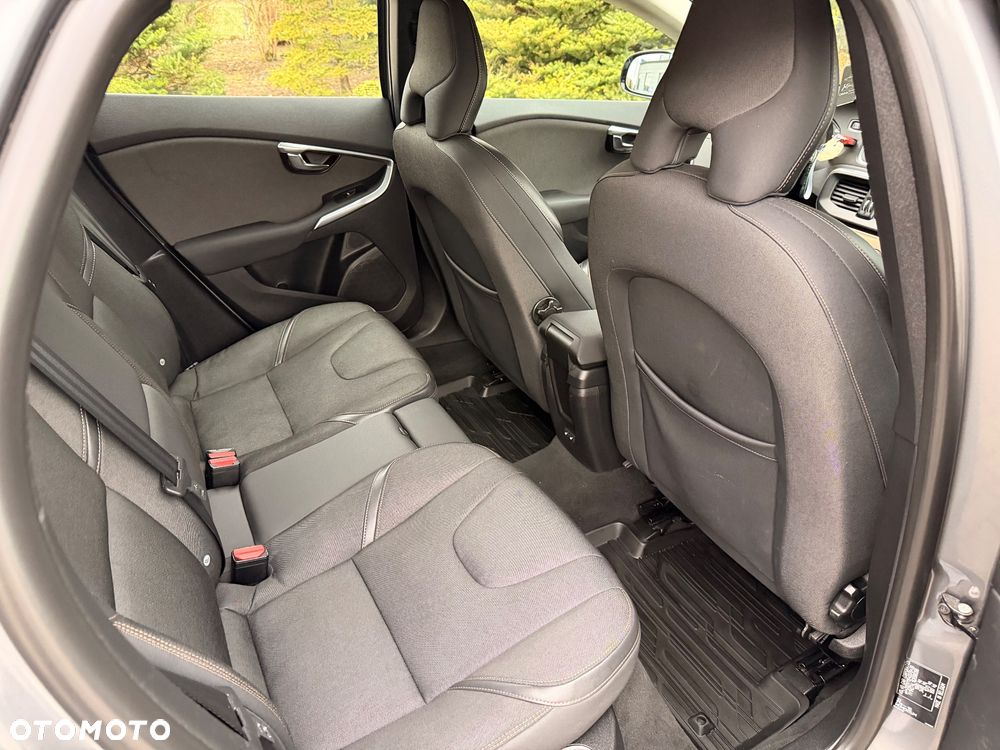 Volvo V40 D2 Summum - 33