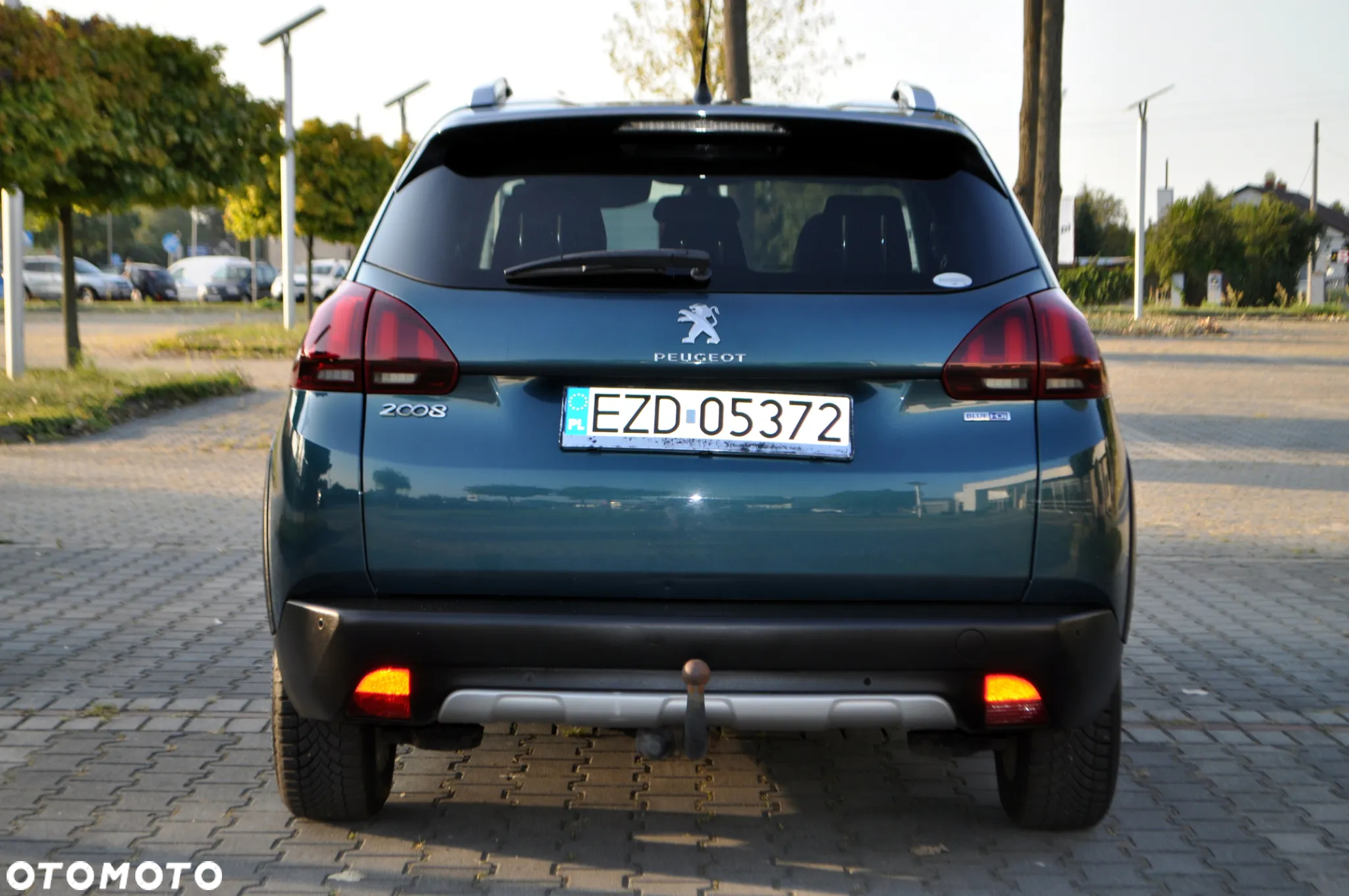 Peugeot 2008 1.6 BlueHDi Allure S&S - 10