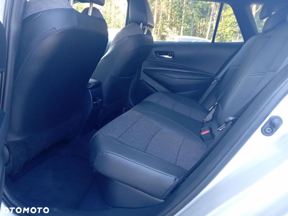 Toyota Corolla 2.0 Hybrid Comfort - 17