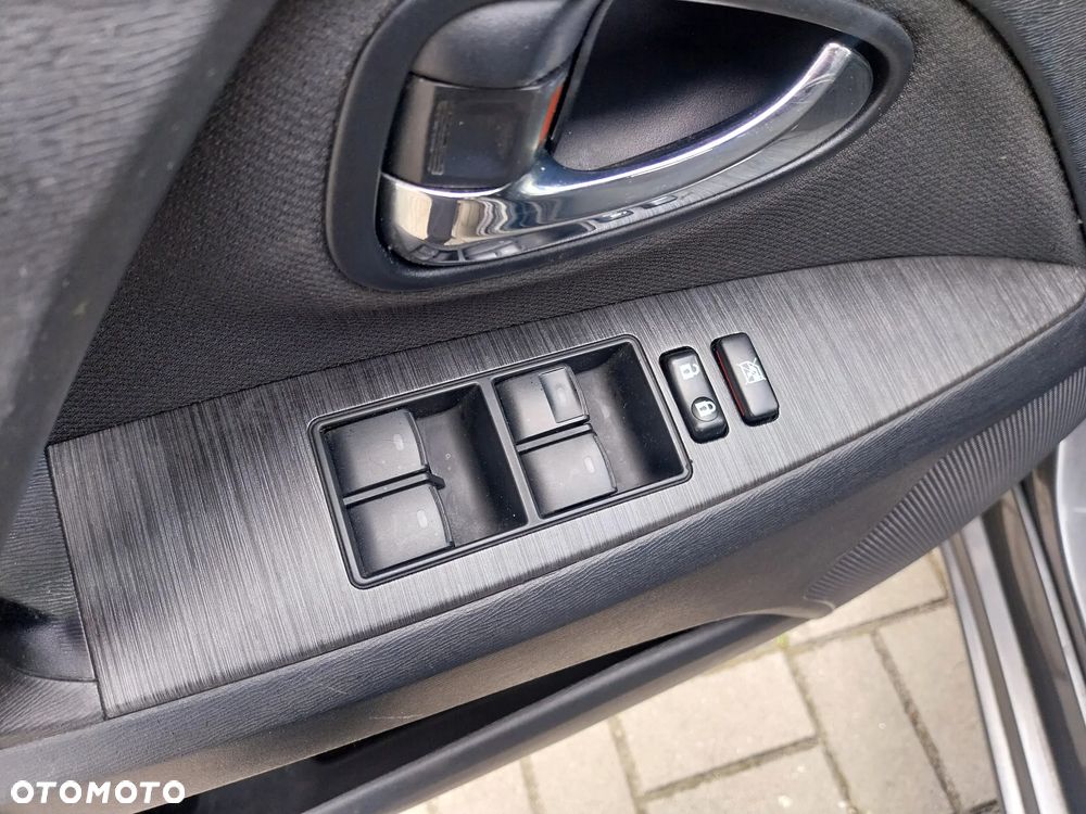 Toyota Avensis 2.0 Executive - 16