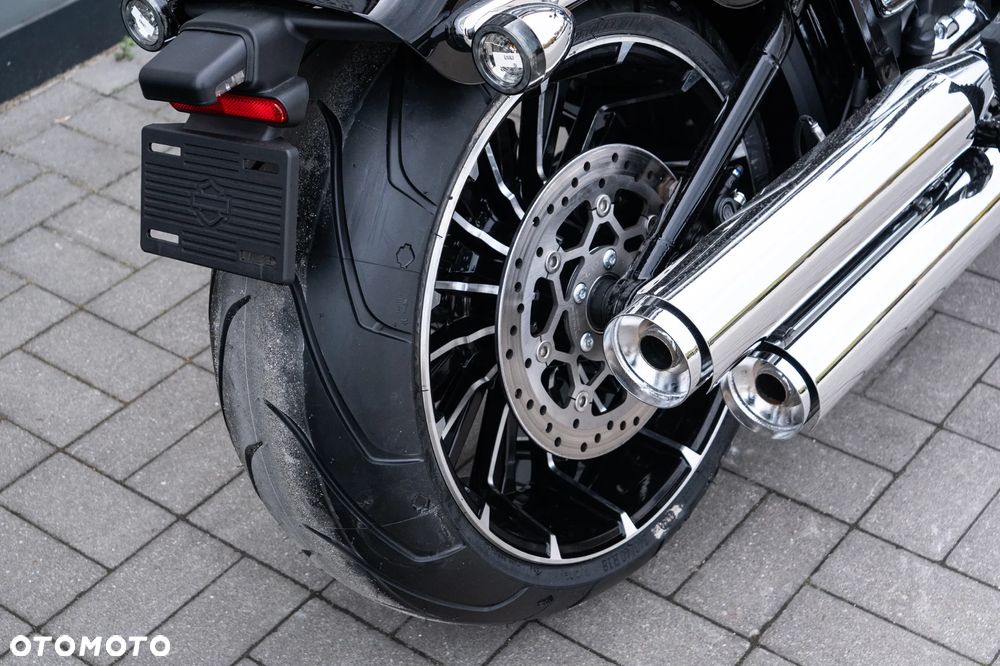 Harley-Davidson Softail Breakout - 19