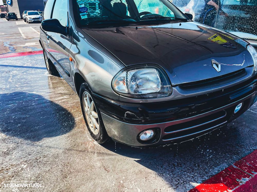 Renault Clio 1.9 D RN - 1