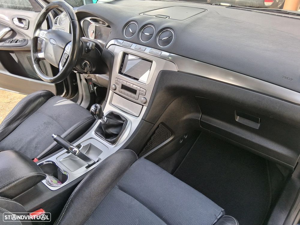 Ford S-Max 2.0 TDCi Titanium 7L - 22