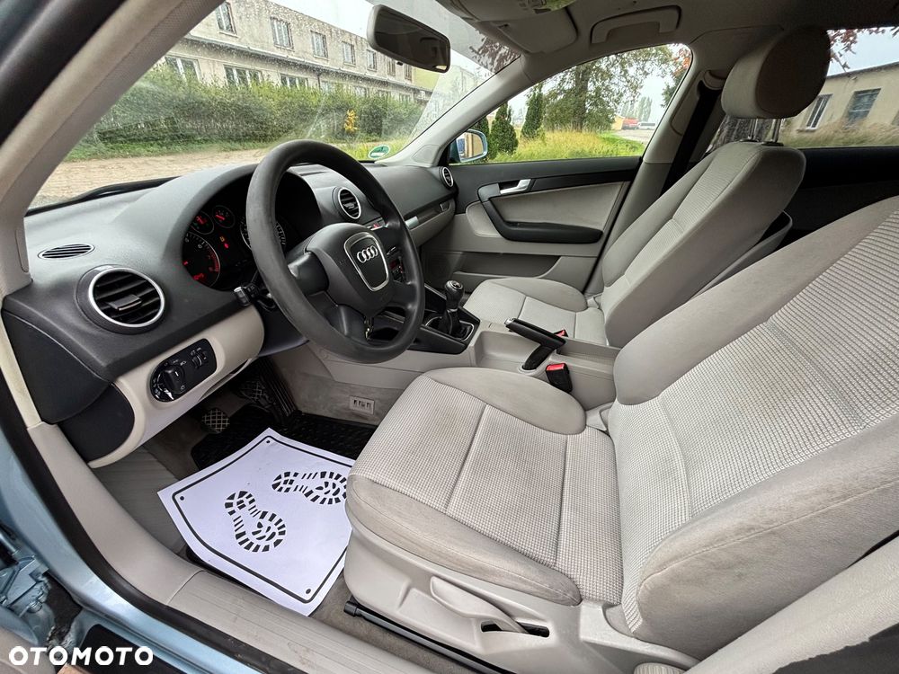 Audi A3 Sportback 1.6 FSI Attraction - 12