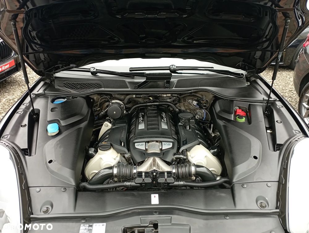 Porsche Cayenne Turbo - 36