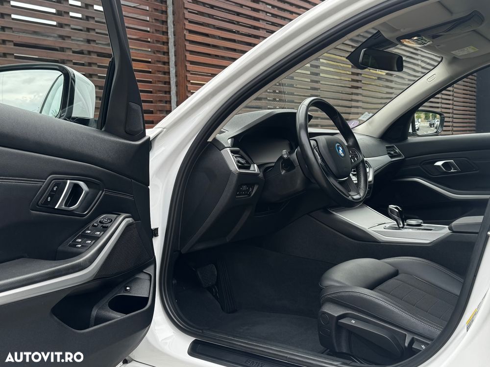 BMW Seria 3 330e Aut. Luxury Line - 15