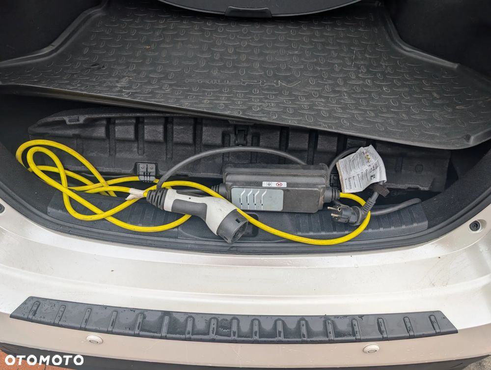 Toyota Prius Hybrid Solar - 21