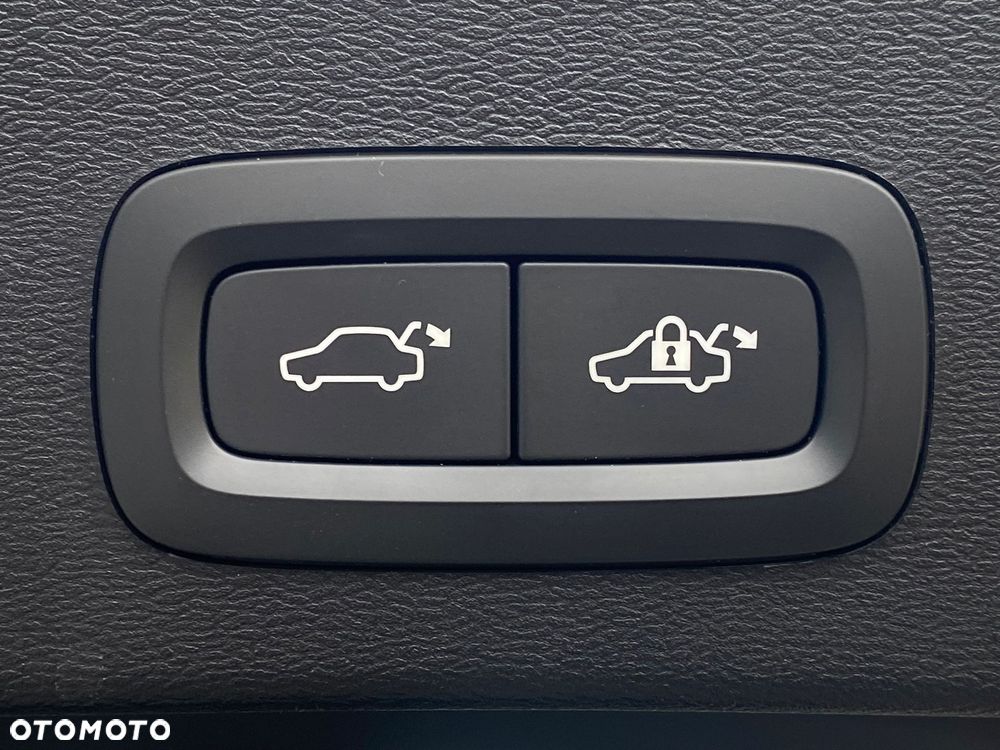 Volvo XC 40 T3 Momentum Pro - 22