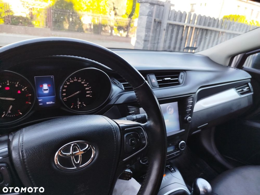 Toyota Avensis 1.8 Premium - 6