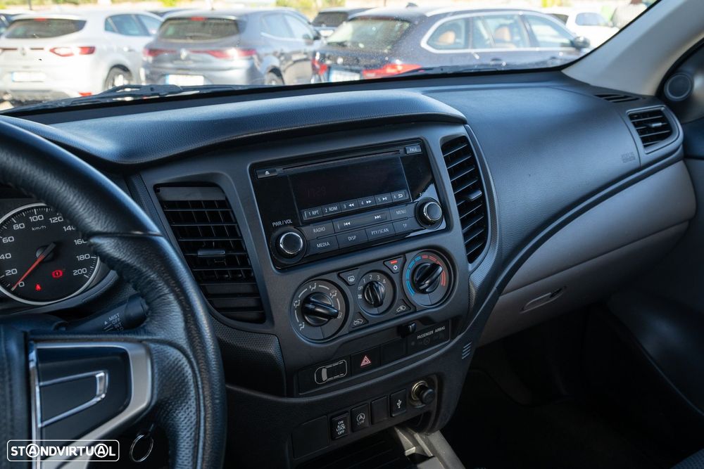 Mitsubishi L200 2.4 DI-D CD Invite 4WD - 12